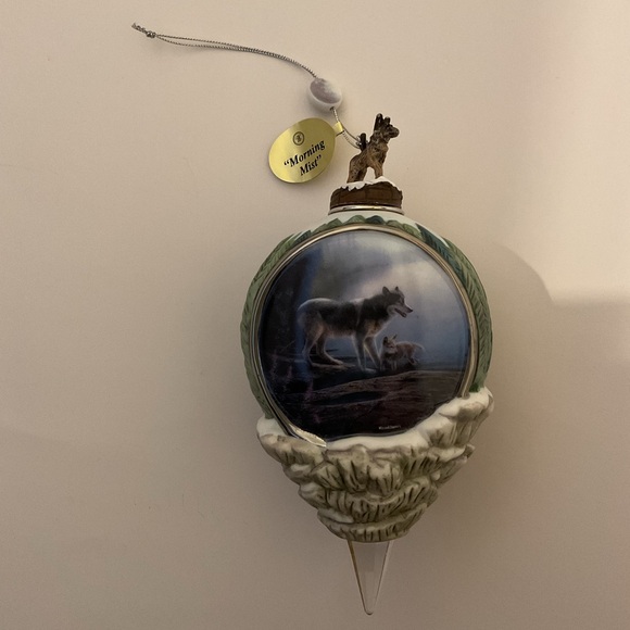 Bradford Editions “Call of the Wilderness” Wolf Ornaments Set by Kevin Daniel - Picture 6 of 16